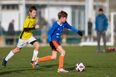 Imágenes del encuentro Bernart Etxepare 0-1 Liceo Monjardín de la segunda jornada del XL Torneo Interescolar.