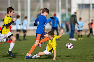 Imágenes del encuentro Bernart Etxepare 0-1 Liceo Monjardín de la segunda jornada del XL Torneo Interescolar.