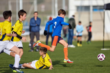 Imágenes del encuentro Bernart Etxepare 0-1 Liceo Monjardín de la segunda jornada del XL Torneo Interescolar.