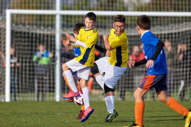Imágenes del encuentro Bernart Etxepare 0-1 Liceo Monjardín de la segunda jornada del XL Torneo Interescolar.