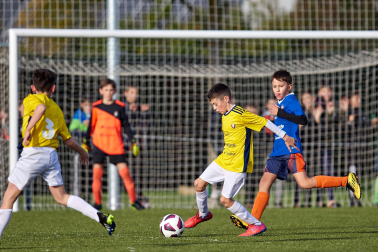 Imágenes del encuentro Bernart Etxepare 0-1 Liceo Monjardín de la segunda jornada del XL Torneo Interescolar.