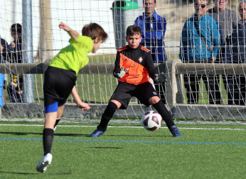 Imágenes del encuentro Eulza 0-10 Camino de Santiago de la segunda jornada del XL Torneo Interescolar.