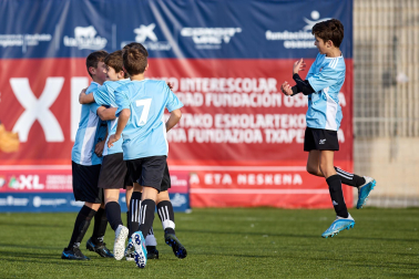 Imágenes del encuentro Ikastola Auzalar 3 - 0 Hilarión Eslava de la segunda jornada del XL Torneo Interescolar.