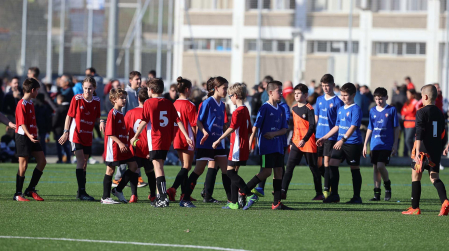 Imágenes del encuentro Jesuitinas 0 - 2 Ikastola Alatz ardín de la segunda jornada del XL Torneo Interescolar.