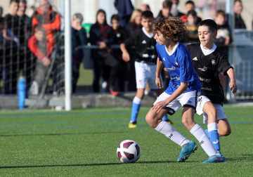 Imágenes del encuentro Juan Bautista Irurtzun 3 - 2 Catalina de Foiz ardín de la segunda jornada del XL Torneo Interescolar.