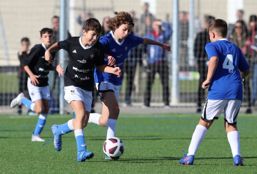 Imágenes del encuentro Juan Bautista Irurtzun 3 - 2 Catalina de Foiz ardín de la segunda jornada del XL Torneo Interescolar.