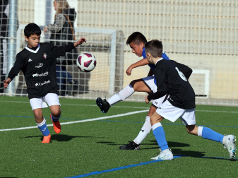 Imágenes del encuentro Juan Bautista Irurtzun 3 - 2 Catalina de Foiz ardín de la segunda jornada del XL Torneo Interescolar.