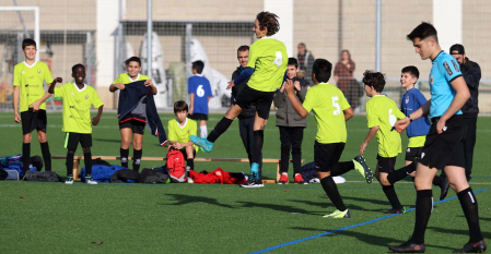 Imágenes del encuentro Marqués Real Defensa 1 - 2 Mendialdea I de la segunda jornada del XL Torneo Interescolar.