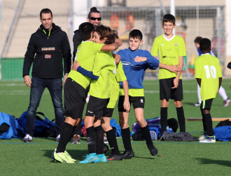 Imágenes del encuentro Marqués Real Defensa 1 - 2 Mendialdea I de la segunda jornada del XL Torneo Interescolar.