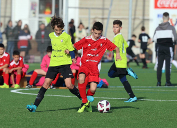 Imágenes del encuentro Marqués Real Defensa 1 - 2 Mendialdea I de la segunda jornada del XL Torneo Interescolar.