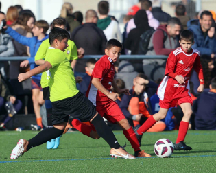 Imágenes del encuentro Marqués Real Defensa 1 - 2 Mendialdea I de la segunda jornada del XL Torneo Interescolar.