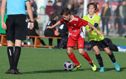 Imágenes del encuentro Marqués Real Defensa 1 - 2 Mendialdea I de la segunda jornada del XL Torneo Interescolar.