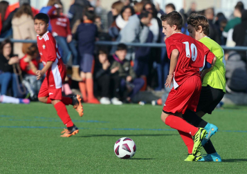 Imágenes del encuentro Marqués Real Defensa 1 - 2 Mendialdea I de la segunda jornada del XL Torneo Interescolar.