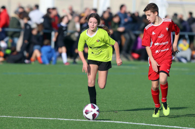 Imágenes del encuentro Marqués Real Defensa 1 - 2 Mendialdea I de la segunda jornada del XL Torneo Interescolar.