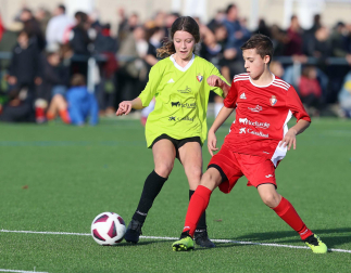 Imágenes del encuentro Marqués Real Defensa 1 - 2 Mendialdea I de la segunda jornada del XL Torneo Interescolar.