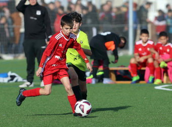Imágenes del encuentro Marqués Real Defensa 1 - 2 Mendialdea I de la segunda jornada del XL Torneo Interescolar.