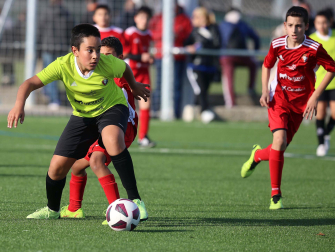 Imágenes del encuentro Marqués Real Defensa 1 - 2 Mendialdea I de la segunda jornada del XL Torneo Interescolar.
