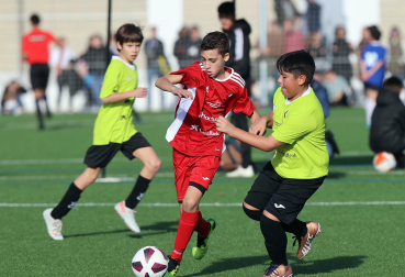 Imágenes del encuentro Marqués Real Defensa 1 - 2 Mendialdea I de la segunda jornada del XL Torneo Interescolar.