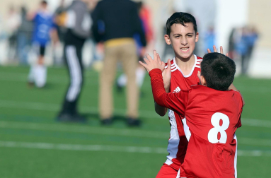 Imágenes del encuentro Marqués Real Defensa 1 - 2 Mendialdea I de la segunda jornada del XL Torneo Interescolar.
