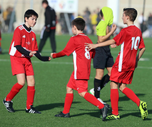 Imágenes del encuentro Marqués Real Defensa 1 - 2 Mendialdea I de la segunda jornada del XL Torneo Interescolar.