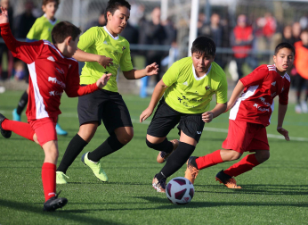 Imágenes del encuentro Marqués Real Defensa 1 - 2 Mendialdea I de la segunda jornada del XL Torneo Interescolar.