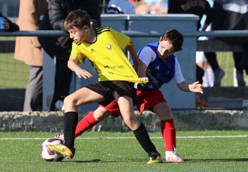 Imágenes del encuentro Mendialdea II 6 - 0 Azpilagaña de la segunda jornada del XL Torneo Interescolar.