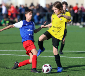 Imágenes del encuentro Mendialdea II 6 - 0 Azpilagaña de la segunda jornada del XL Torneo Interescolar.