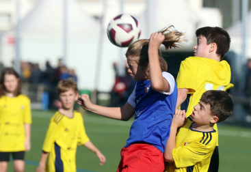 Imágenes del encuentro Mendialdea II 6 - 0 Azpilagaña de la segunda jornada del XL Torneo Interescolar.