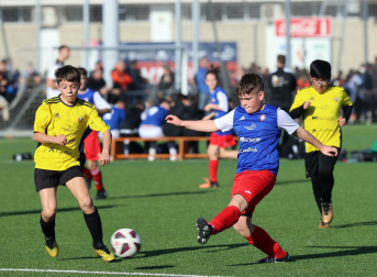Imágenes del encuentro Mendialdea II 6 - 0 Azpilagaña de la segunda jornada del XL Torneo Interescolar.