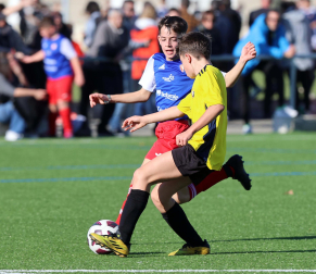 Imágenes del encuentro Mendialdea II 6 - 0 Azpilagaña de la segunda jornada del XL Torneo Interescolar.
