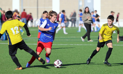 Imágenes del encuentro Mendialdea II 6 - 0 Azpilagaña de la segunda jornada del XL Torneo Interescolar.