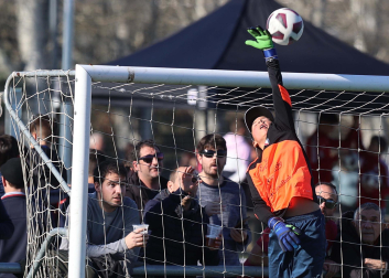 Imágenes del encuentro Mendialdea II 6 - 0 Azpilagaña de la segunda jornada del XL Torneo Interescolar.