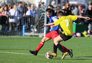 Imágenes del encuentro Mendialdea II 6 - 0 Azpilagaña de la segunda jornada del XL Torneo Interescolar.