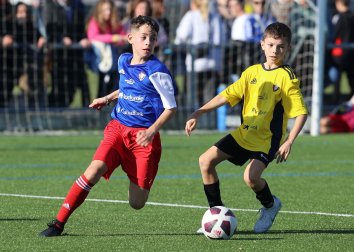 Imágenes del encuentro Mendialdea II 6 - 0 Azpilagaña de la segunda jornada del XL Torneo Interescolar.