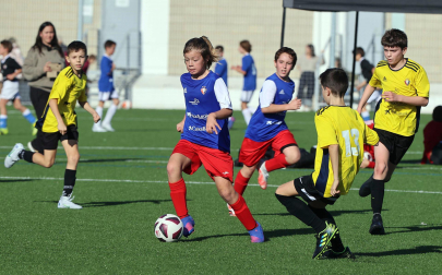 Imágenes del encuentro Mendialdea II 6 - 0 Azpilagaña de la segunda jornada del XL Torneo Interescolar.