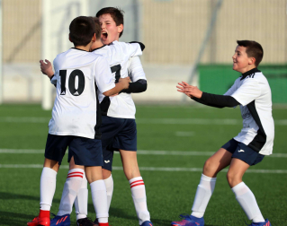 Imágenes del encuentro Regina Pacis 0 - 3 Larraona Claret de la segunda jornada del XL Torneo Interescolar.