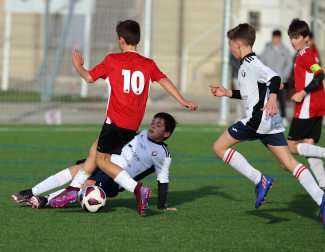 Imágenes del encuentro Regina Pacis 0 - 3 Larraona Claret de la segunda jornada del XL Torneo Interescolar.