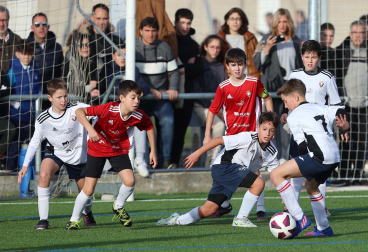 Imágenes del encuentro Regina Pacis 0 - 3 Larraona Claret de la segunda jornada del XL Torneo Interescolar.