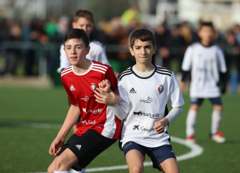 Imágenes del encuentro Regina Pacis 0 - 3 Larraona Claret de la segunda jornada del XL Torneo Interescolar.