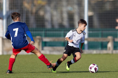 Imágenes del encuentro Ikastola Lizarra 1-9 Atargi de la segunda jornada del XL Torneo Interescolar.