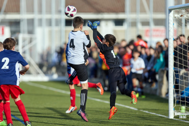 Imágenes del encuentro Ikastola Lizarra 1-9 Atargi de la segunda jornada del XL Torneo Interescolar.