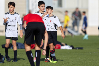 Imágenes del encuentro Ikastola Lizarra 1-9 Atargi de la segunda jornada del XL Torneo Interescolar.
