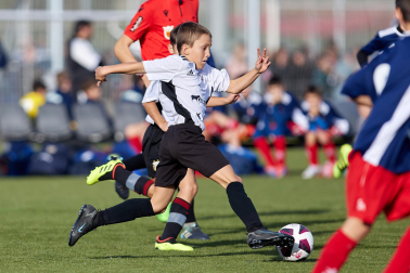 Imágenes del encuentro Ikastola Lizarra 1-9 Atargi de la segunda jornada del XL Torneo Interescolar.