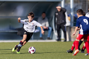 Imágenes del encuentro Ikastola Lizarra 1-9 Atargi de la segunda jornada del XL Torneo Interescolar.