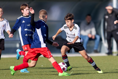 Imágenes del encuentro Ikastola Lizarra 1-9 Atargi de la segunda jornada del XL Torneo Interescolar.