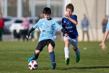 Imágenes del encuentro Doña Mayor 2-4 San Miguel (Noáin) de la segunda jornada del XL Torneo Interescolar.