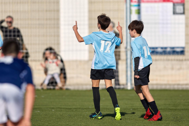 Imágenes del encuentro Doña Mayor 2-4 San Miguel (Noáin) de la segunda jornada del XL Torneo Interescolar.