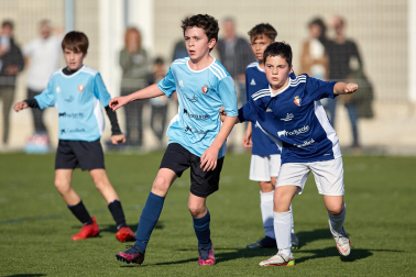 Imágenes del encuentro Doña Mayor 2-4 San Miguel (Noáin) de la segunda jornada del XL Torneo Interescolar.