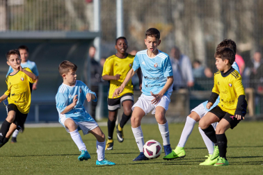 Imágenes del encuentro Príncipe de Viana 5-1 Mendillorri de la segunda jornada del XL Torneo Interescolar.