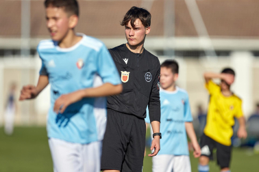 Imágenes del encuentro Príncipe de Viana 5-1 Mendillorri de la segunda jornada del XL Torneo Interescolar.